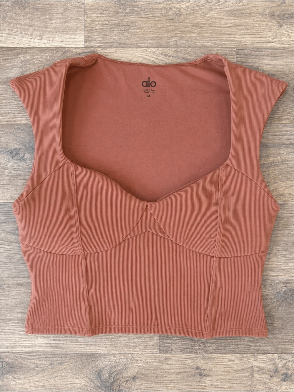 Alo Yoga Ribbed Sweetheart Short Sleeve Top Rust Size Medium
